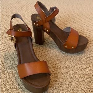 Platform sandals